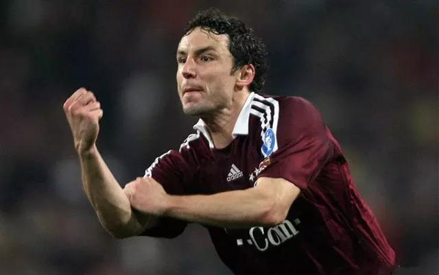  法兰克福主帅格拉斯纳炮轰裁判争议判罚  