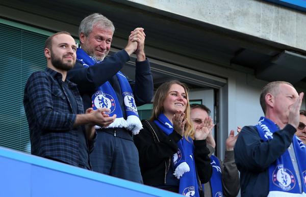  切尔西美国老板缩减投入，伯利政策引发球迷抗议  